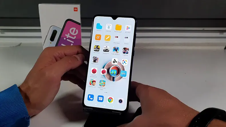 Xiaomi MI 9 Lite na mão