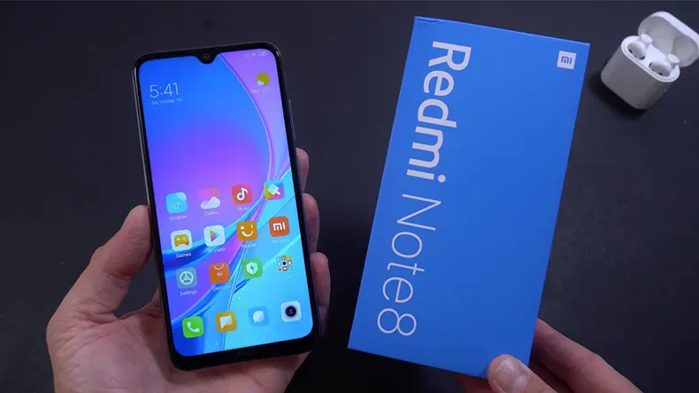 Xiaomi Redmi Note 8 na mão