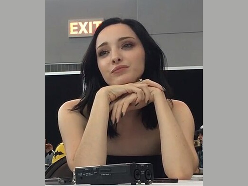 Emma Dumont